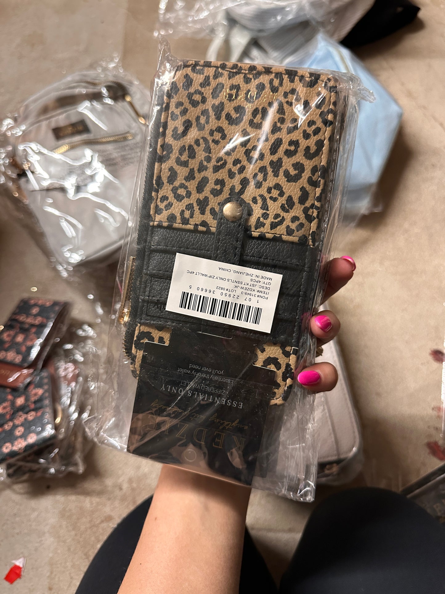 Essential Zip Wallet