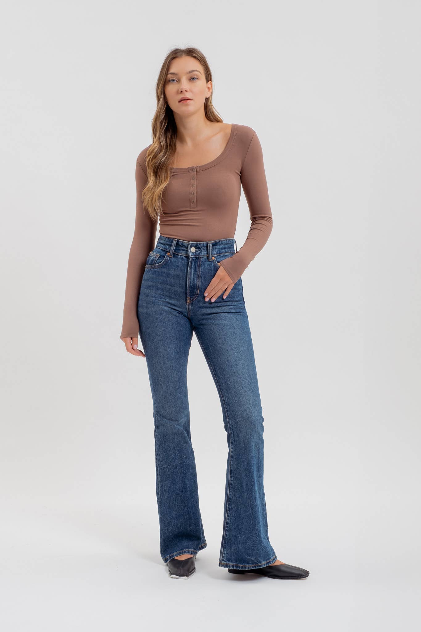SCOOP NECK LONG SLEEVE HENLEY KNIT TOP: IVORY