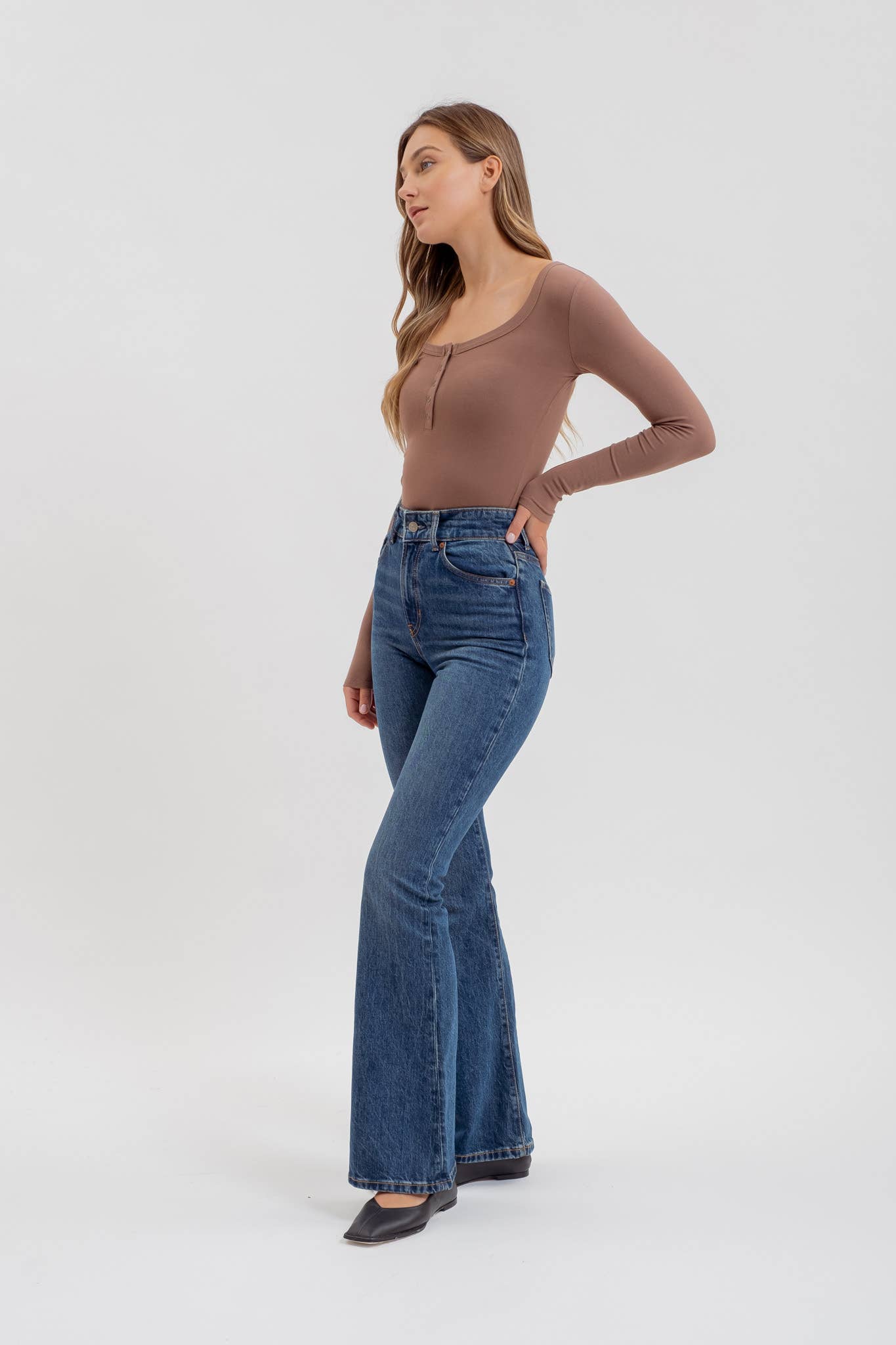 SCOOP NECK LONG SLEEVE HENLEY KNIT TOP: IVORY