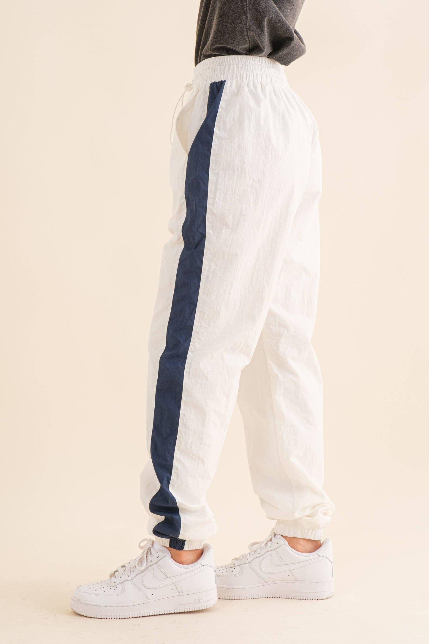 Color Block Joggers - HP0041