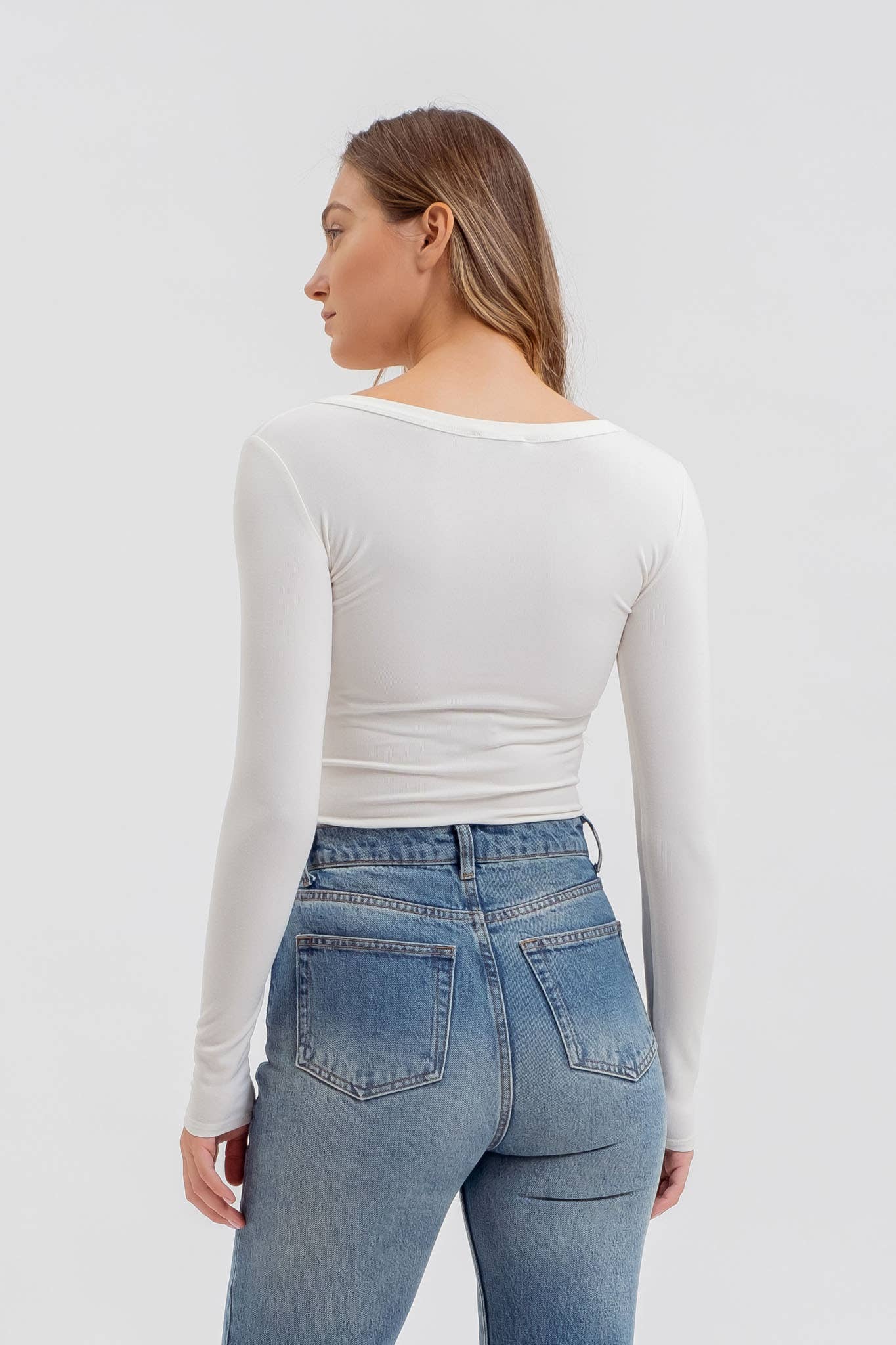 SCOOP NECK LONG SLEEVE HENLEY KNIT TOP: IVORY