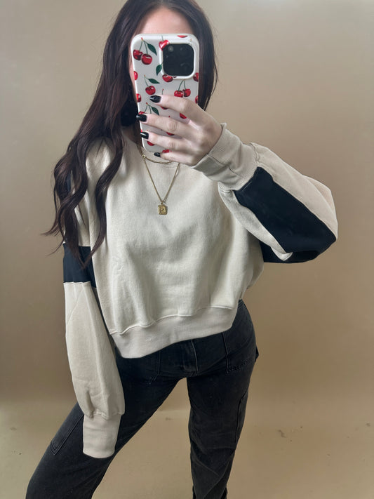 Contrast Edge Cropped Sweater