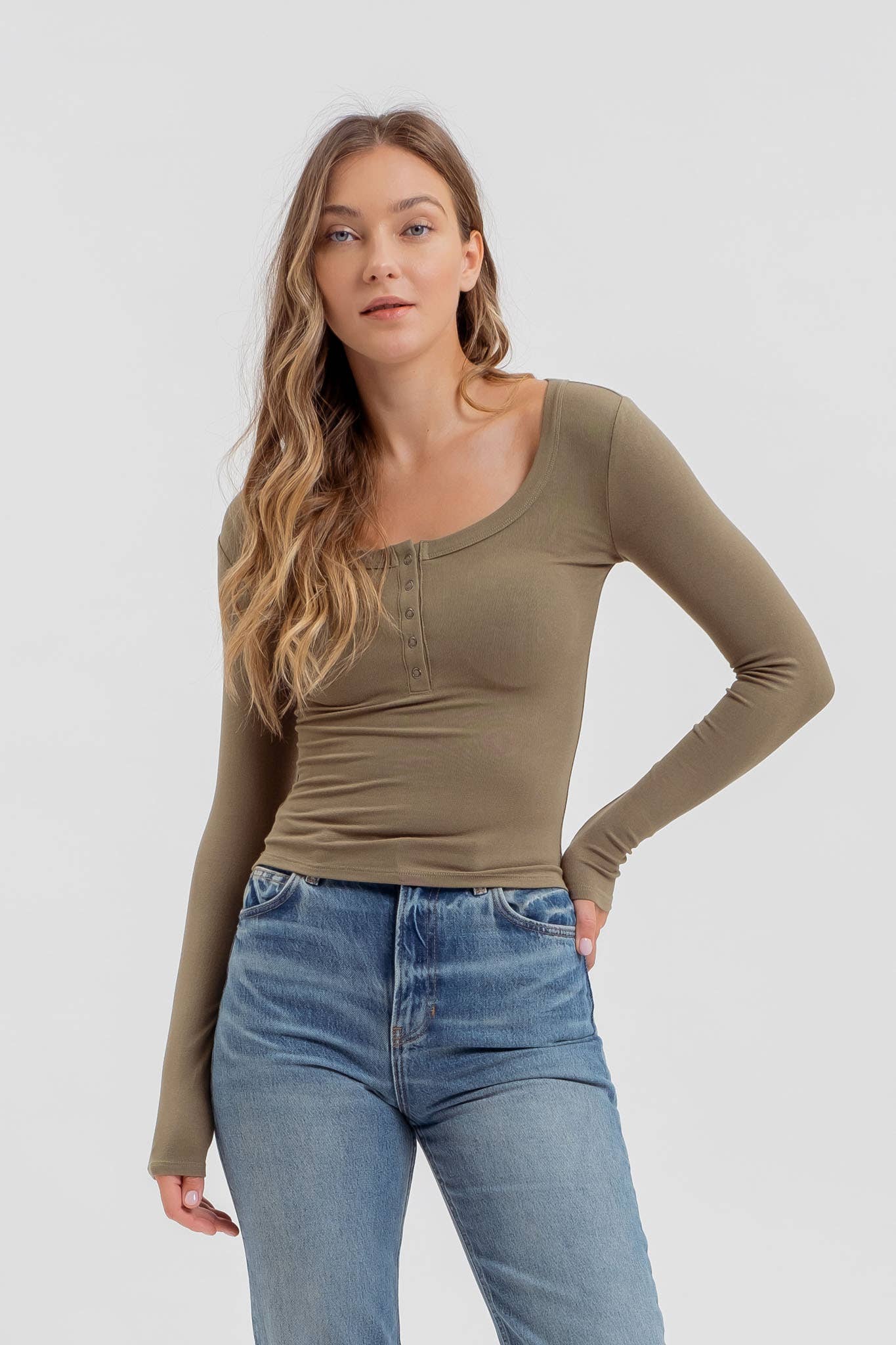 SCOOP NECK LONG SLEEVE HENLEY KNIT TOP: IVORY