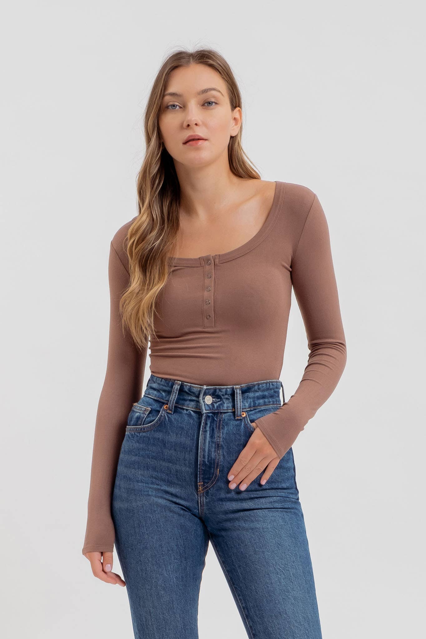 SCOOP NECK LONG SLEEVE HENLEY KNIT TOP: IVORY