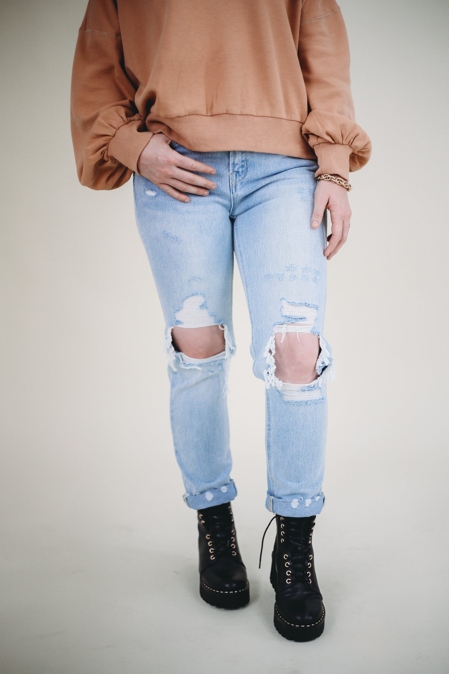 Chill Distressed Straight Jeans